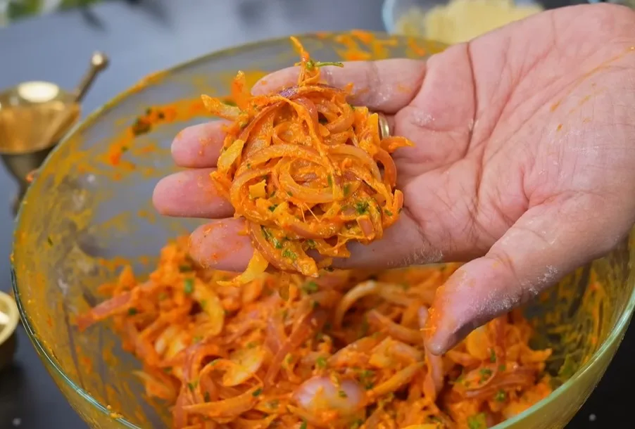 Onion Pakoda Recipe